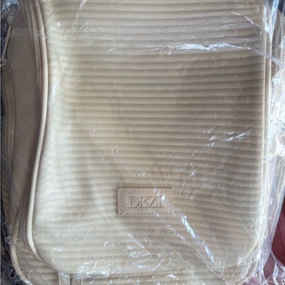 DEZI Other - DEZI Cream Makeup Bag
